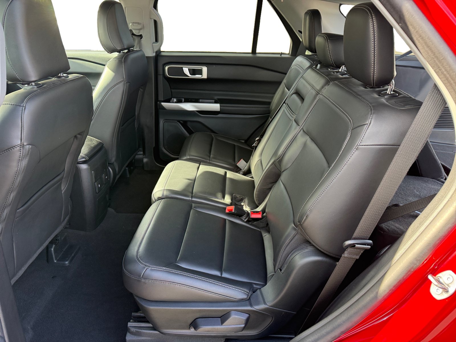 Certified 2023 Ford Explorer XLT w/ Equipment Group 202A RWD image 16