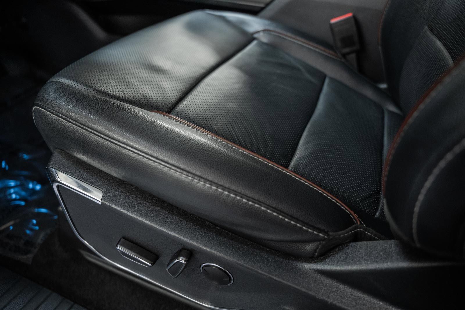 Certified 2023 Ford F150 Lariat w/ Equipment Group 502A High image 46