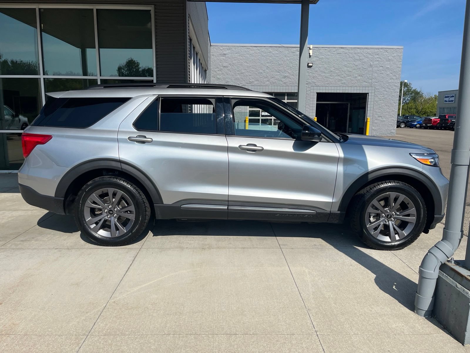 Certified 2024 Ford Explorer XLT w/ Equipment Group 202A AWD/4WD image 8