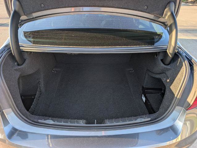 Used 2018 BMW 320i Sedan RWD image 6