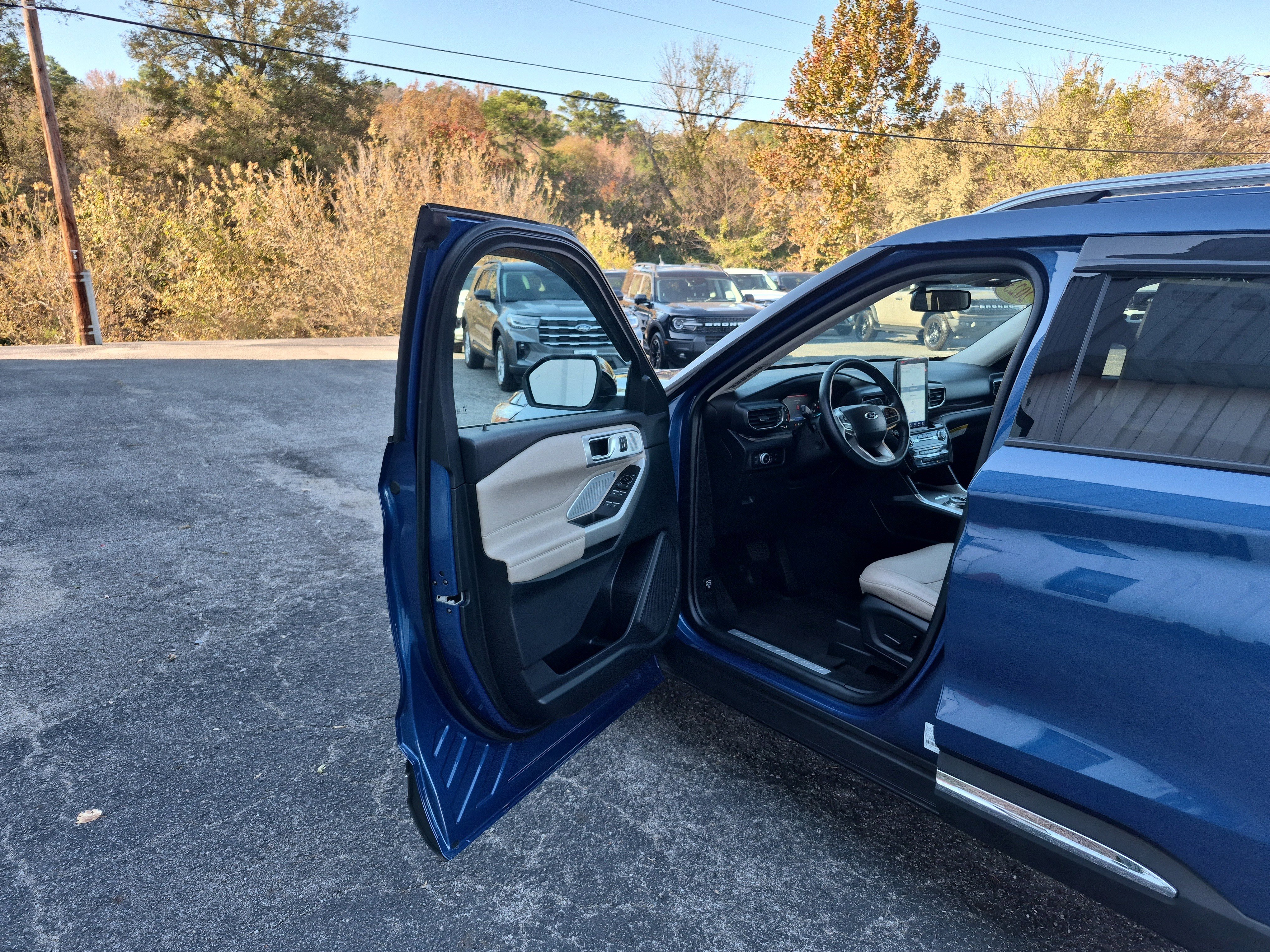 Certified 2023 Ford Explorer Limited w/ Hybrid Equipment Group 310A image 10