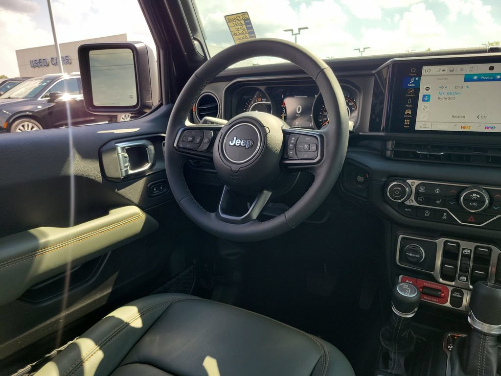 Used 2025 Jeep Gladiator Mojave w/ Convenience Group AWD/4WD image 13