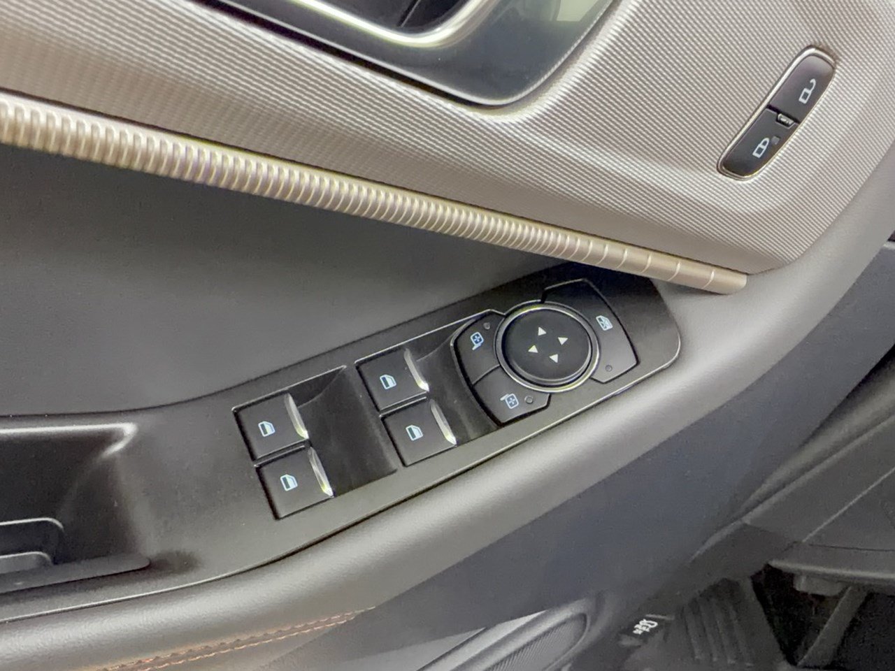 Certified 2025 Ford Explorer Active RWD image 15