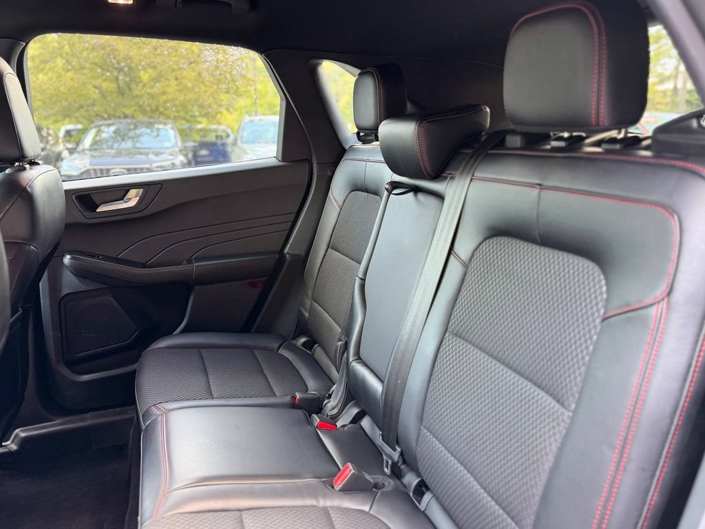 Certified 2025 Ford Escape ST-Line Select AWD/4WD image 3