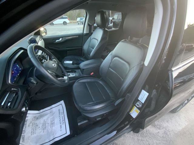 Certified 2022 Ford Escape Titanium w/ Class II Trailer Tow Package image 11