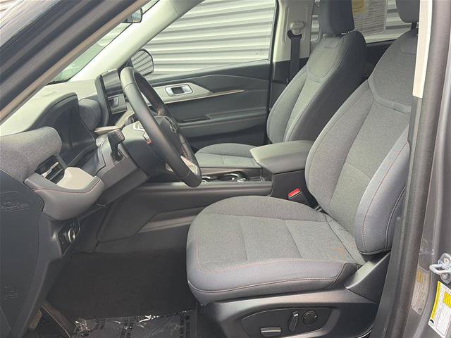 Certified 2025 Ford Explorer Active AWD/4WD image 12