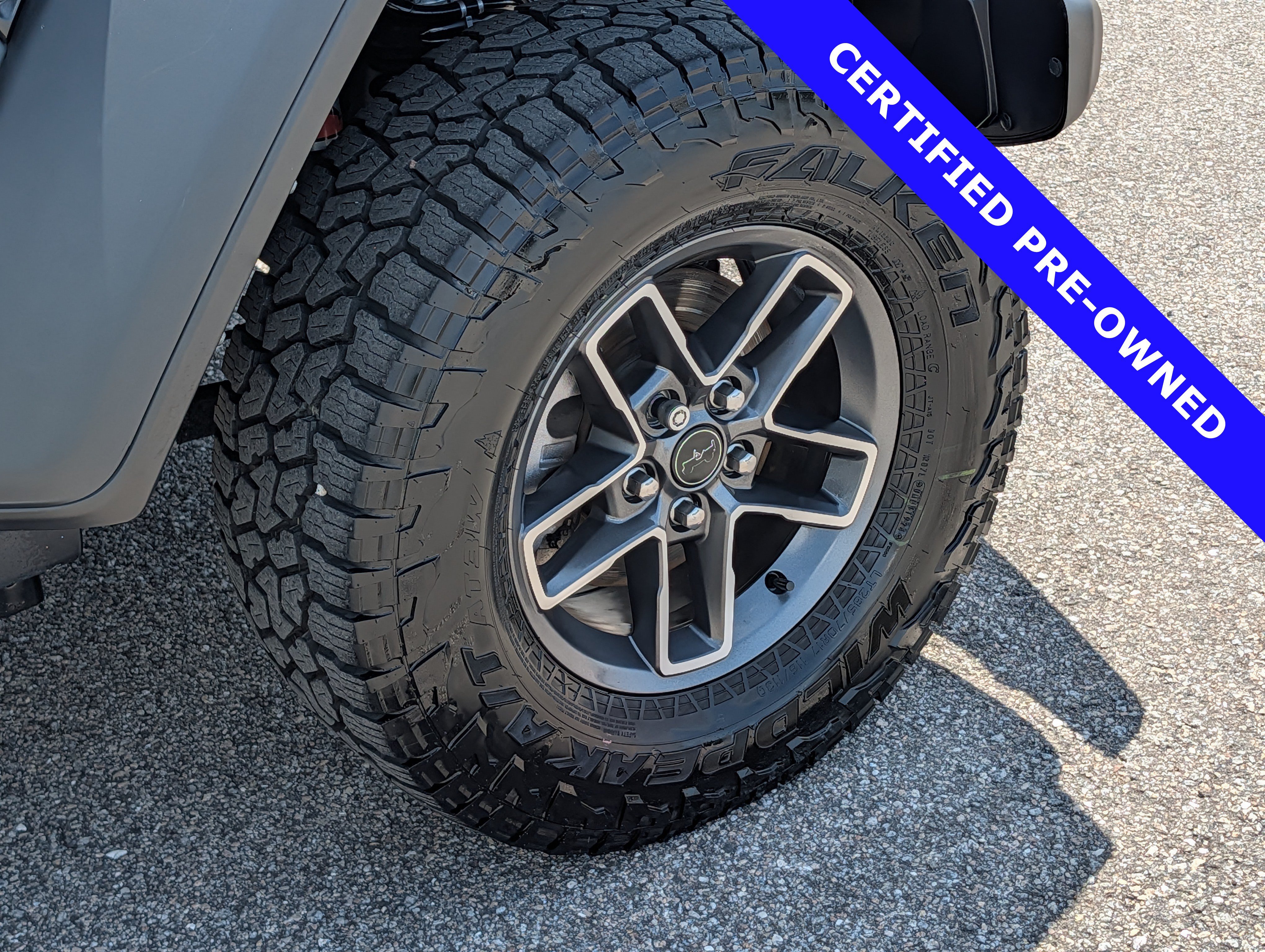 Used 2025 Jeep Gladiator Mojave w/ Convenience Group AWD/4WD image 13