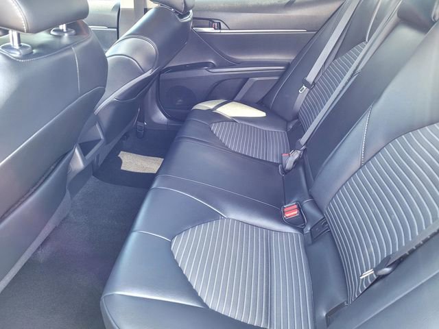 Used 2020 Toyota Camry SE w/ Blackout Package image 12