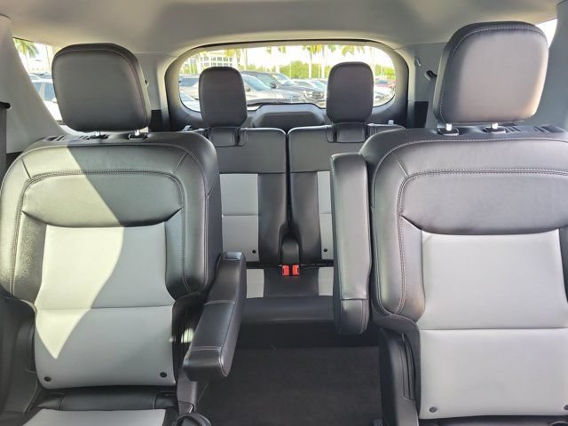 Certified 2022 Ford Explorer XLT w/ Equipment Group 202A RWD image 18
