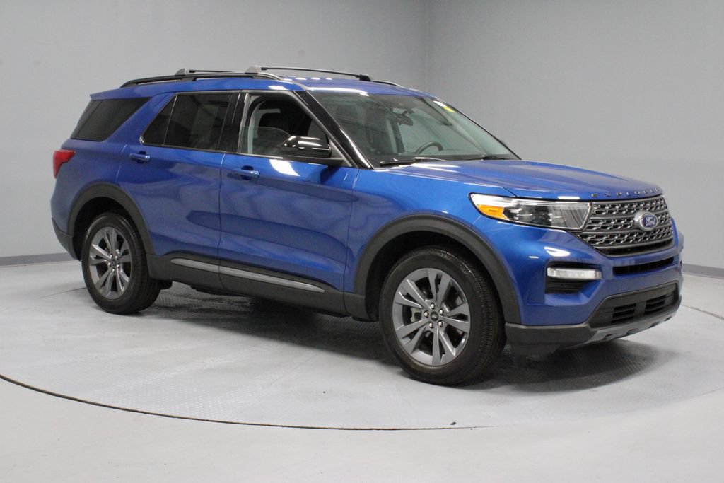 Certified 2023 Ford Explorer XLT w/ Equipment Group 202A AWD/4WD image 1
