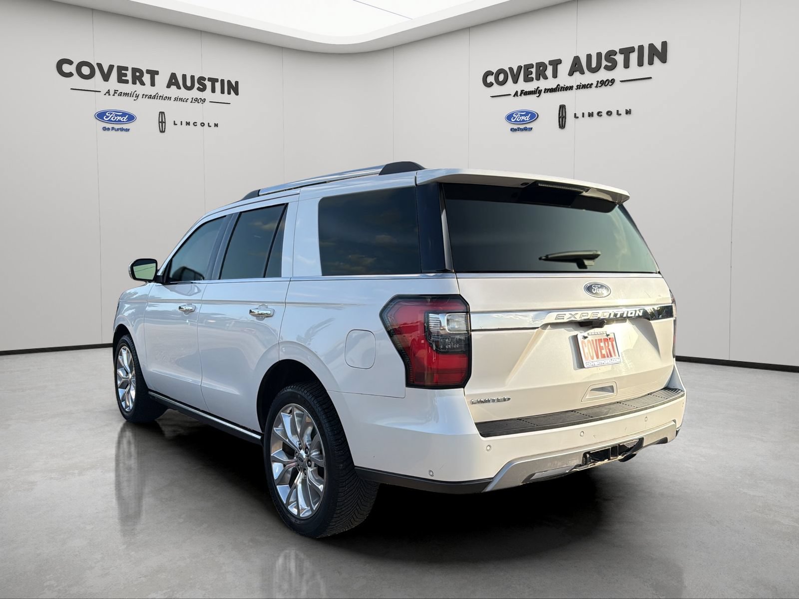 Certified 2019 Ford Expedition Limited w/ Equipment Group 302A RWD image 4