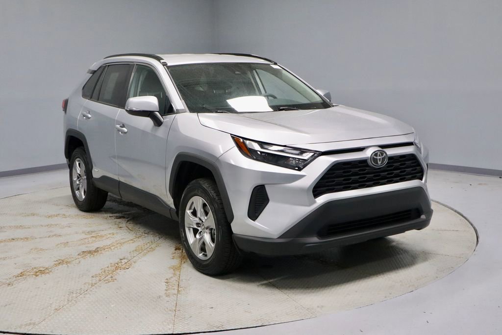 Used 2025 Toyota RAV4 XLE AWD/4WD image 7