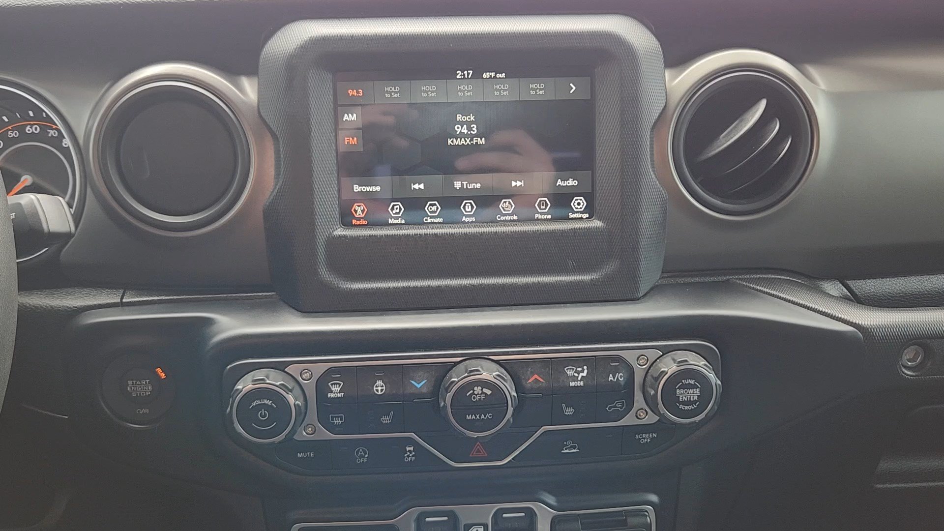 Used 2023 Jeep Gladiator Sport AWD/4WD image 14