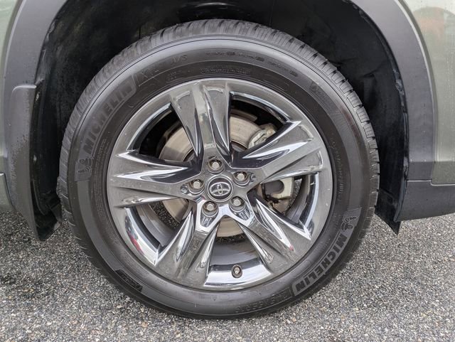 Used 2018 Toyota Highlander Limited Platinum FWD image 11