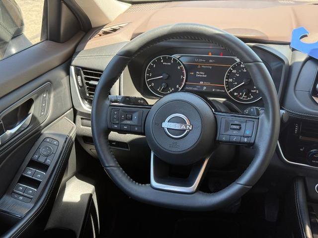 Used 2023 Nissan Rogue SL AWD/4WD image 14