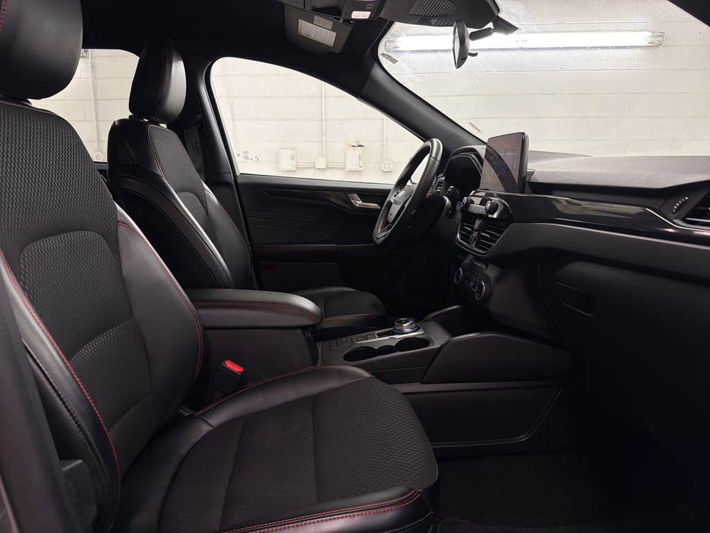Certified 2025 Ford Escape ST-Line FWD image 30
