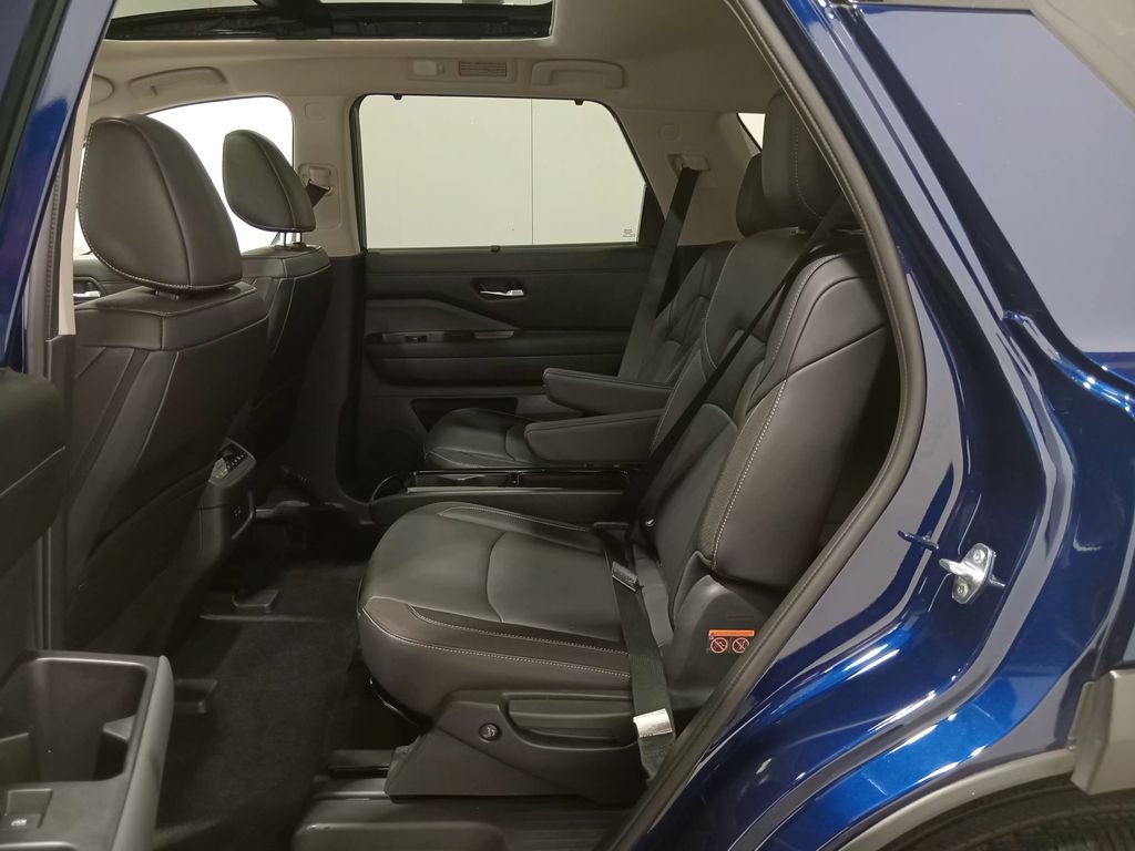 Used 2024 Nissan Pathfinder SL w/ SL Premium Package AWD/4WD image 15