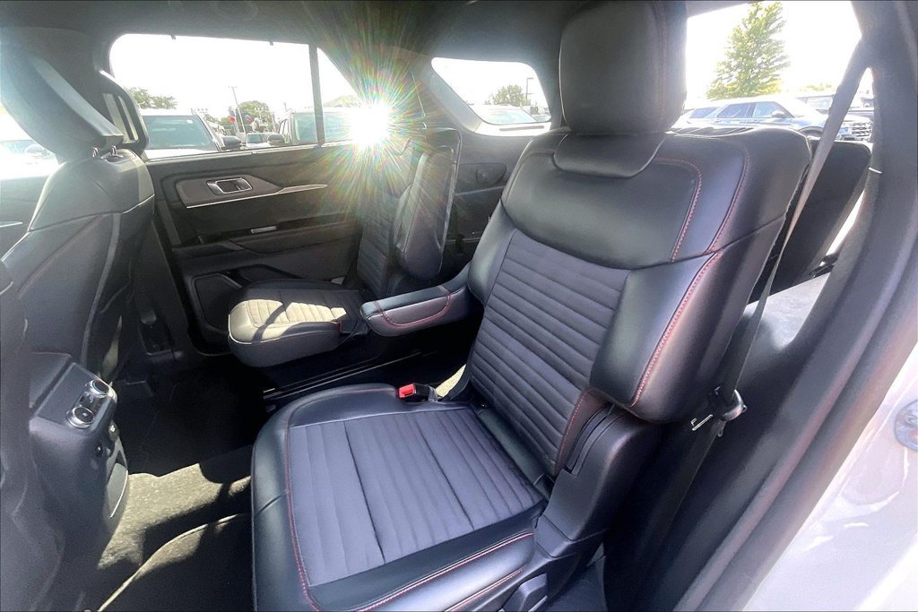 Certified 2025 Ford Explorer ST-Line w/ Premium Package AWD/4WD image 25