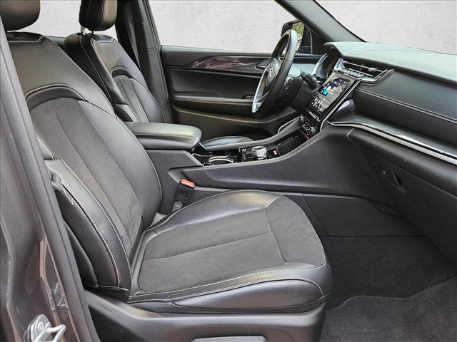 Used 2022 Jeep Grand Cherokee L Laredo AWD/4WD image 19