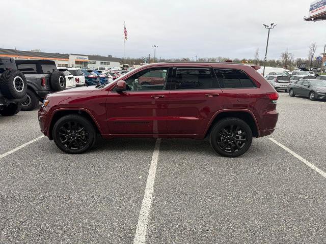 Used 2022 Jeep Grand Cherokee Laredo X AWD/4WD image 2