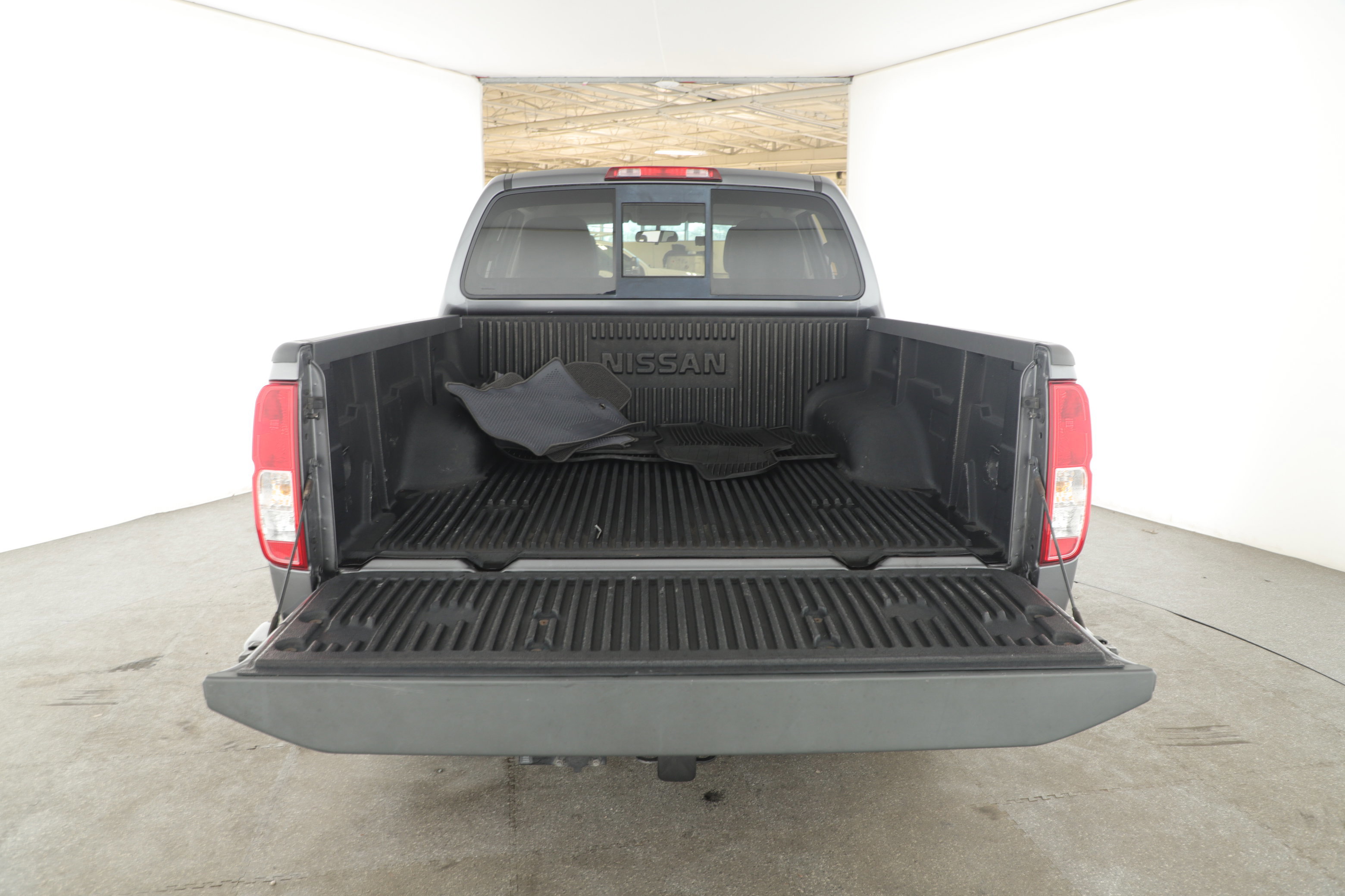 Used 2018 Nissan Frontier SV image 5