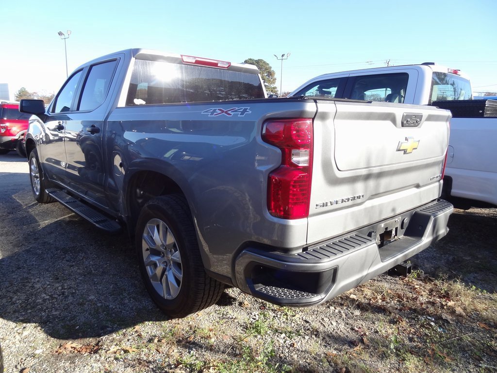 Used 2023 Chevrolet Silverado 1500 Custom image 2
