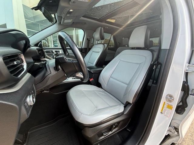 Certified 2021 Ford Explorer XLT w/ Equipment Group 202A AWD/4WD image 13
