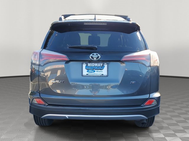 Used 2018 Toyota RAV4 SE image 3