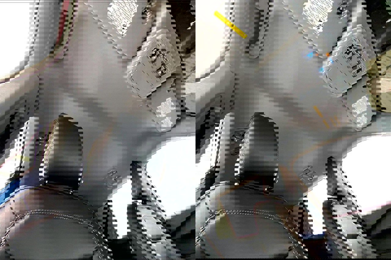 Certified 2022 Ford Explorer XLT w/ Equipment Group 202A image 27