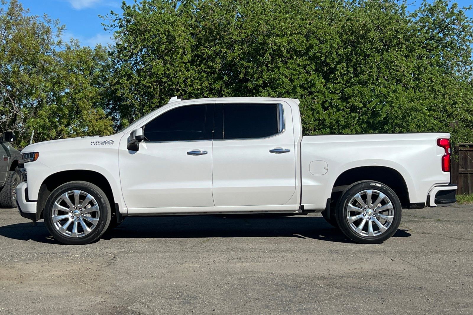 Used 2020 Chevrolet Silverado 1500 High Country w/ Technology Package image 2