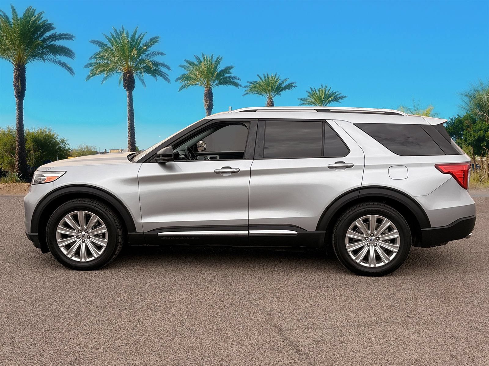 Certified 2023 Ford Explorer Limited w/ Hybrid Equipment Group 310A RWD image 2