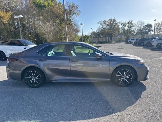 Used 2022 Toyota Camry SE w/ Carpet Mat Package (TMS) image 7
