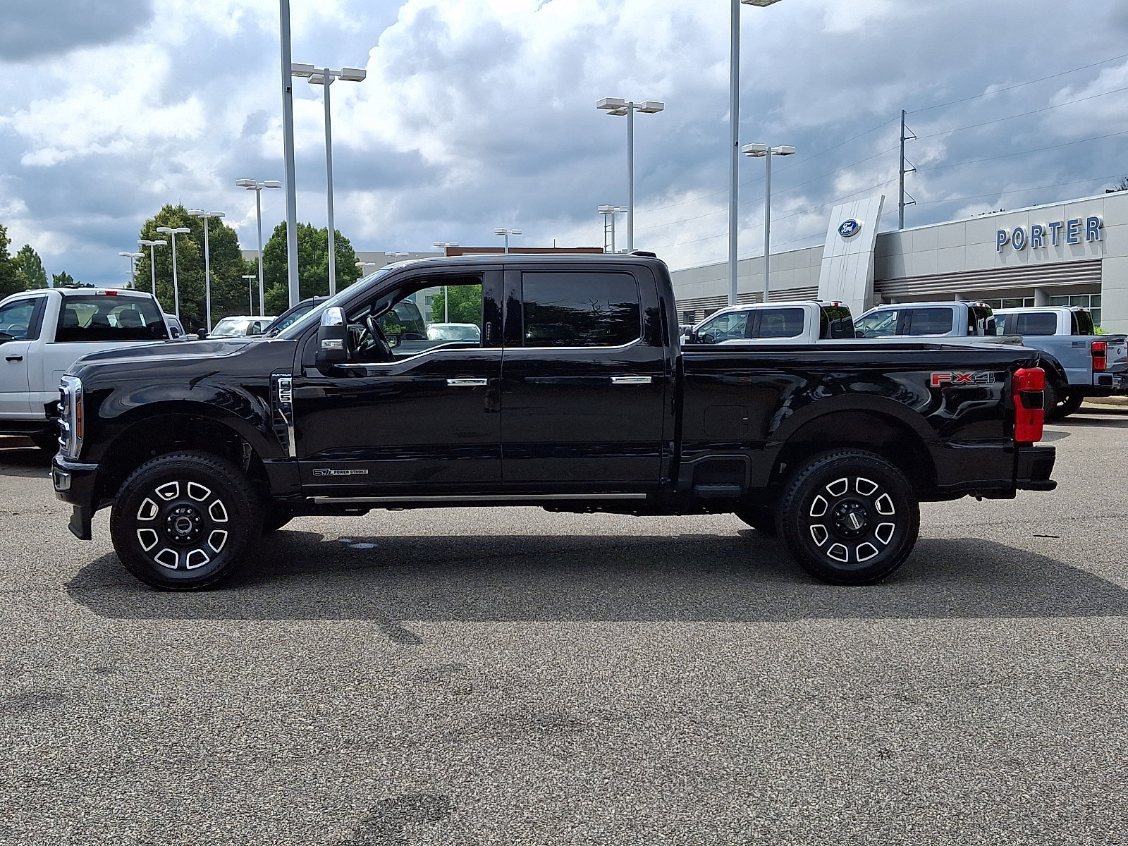 Certified 2024 Ford F250 Platinum w/ FX4 Off-Road Package AWD/4WD image 6