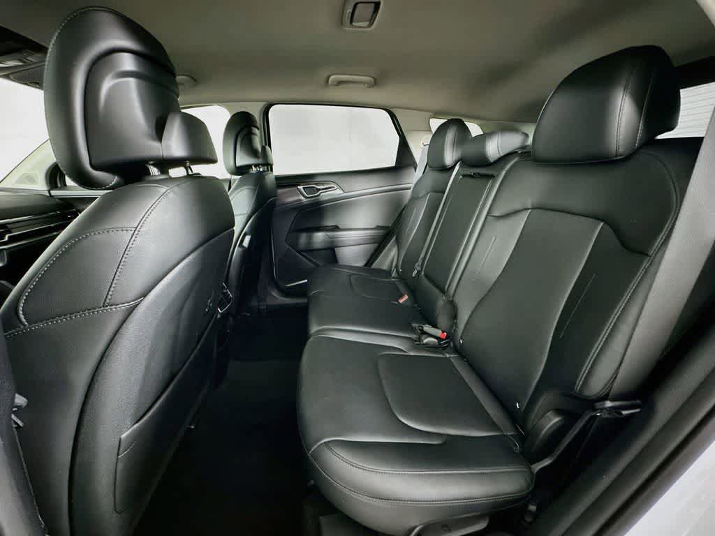 Used 2025 Kia Sportage EX FWD image 16