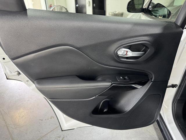 Used 2023 Jeep Cherokee Altitude Lux AWD/4WD image 27