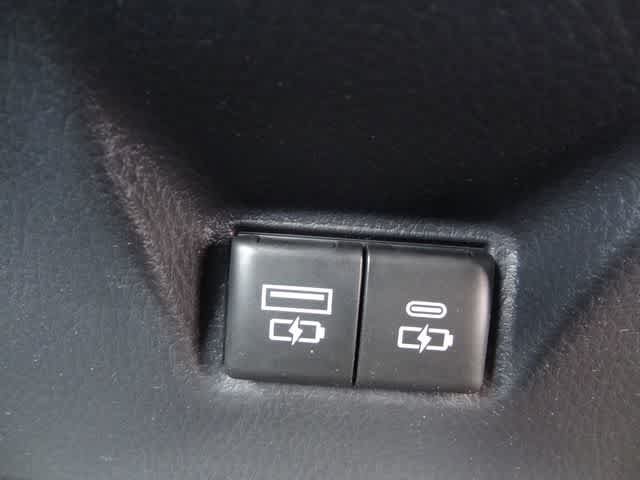 Used 2025 Toyota Camry SE w/ Convenience Package FWD image 11