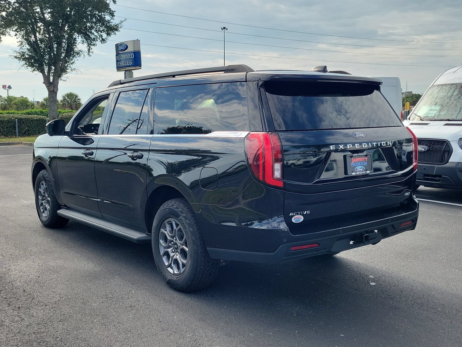 Certified 2025 Ford Expedition Max Active AWD/4WD image 3