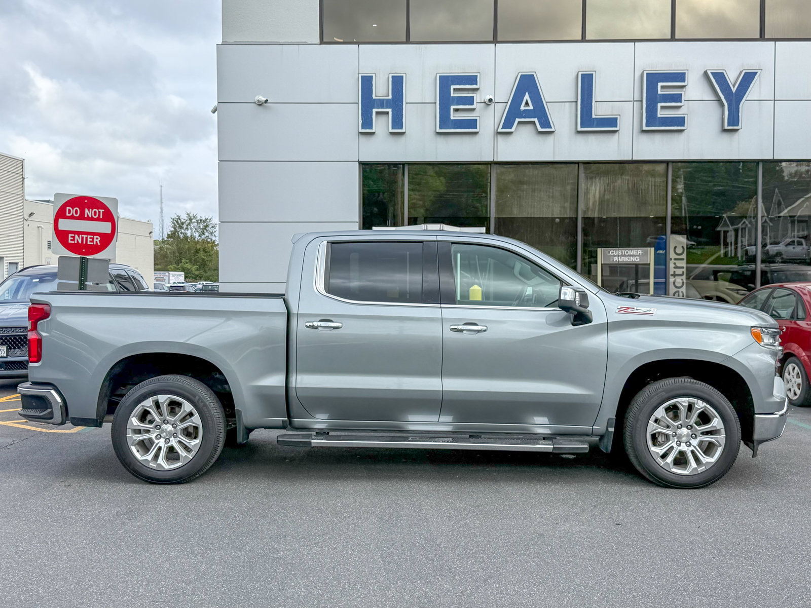 Used 2023 Chevrolet Silverado 1500 LTZ w/ Technology Package AWD/4WD image 8