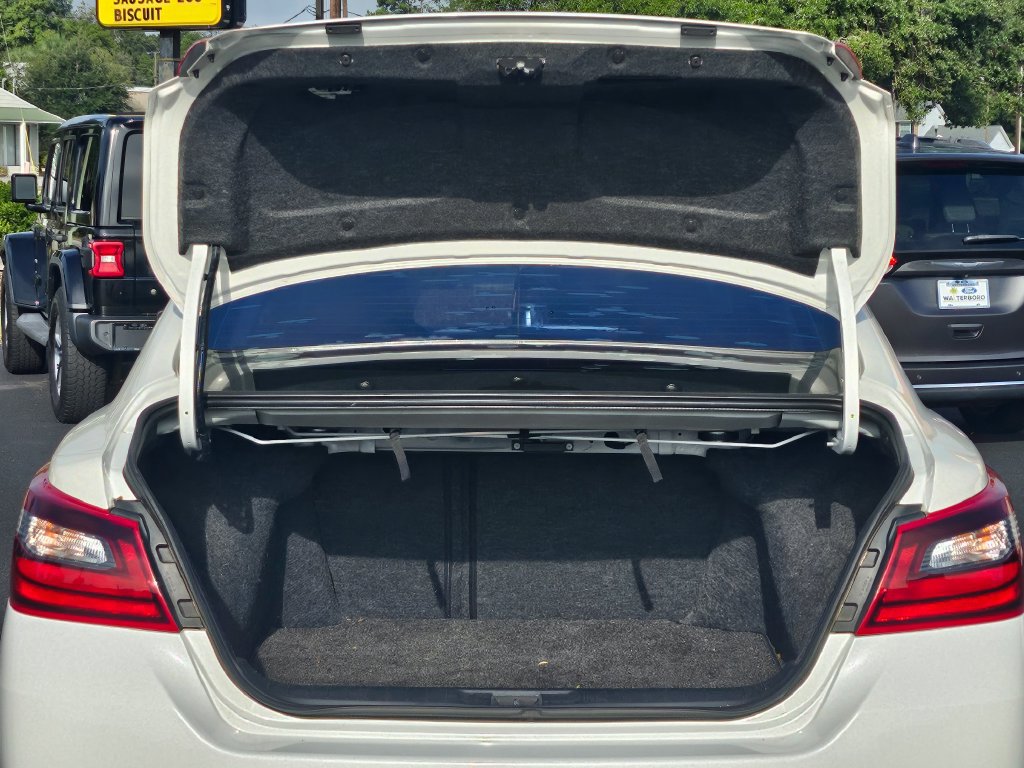 Used 2018 Nissan Altima 2.5 SR w/ SR Midnight Edition FWD image 12