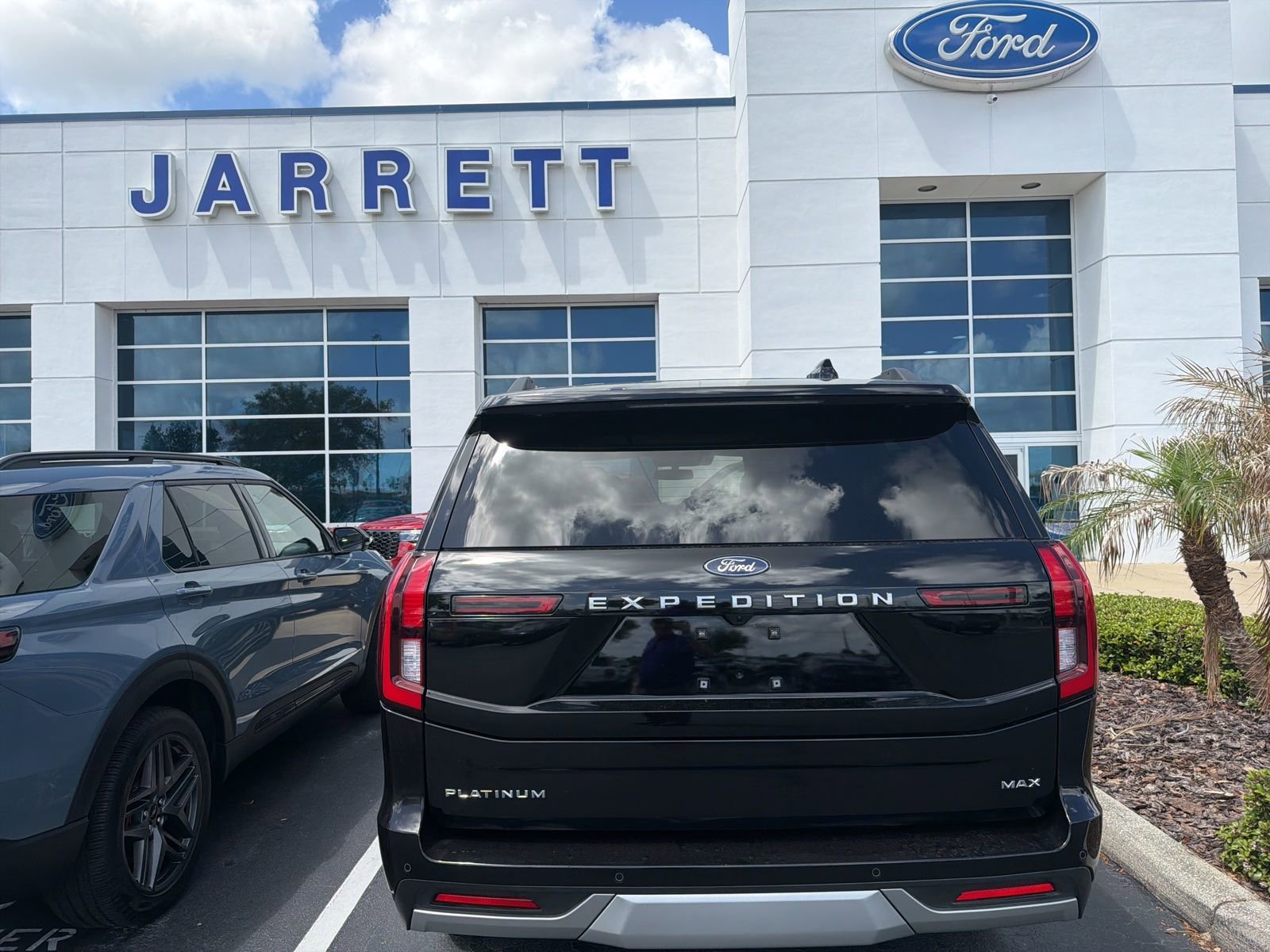 Certified 2025 Ford Expedition Max Platinum image 5