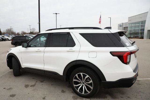 Certified 2025 Ford Explorer ST-Line image 8