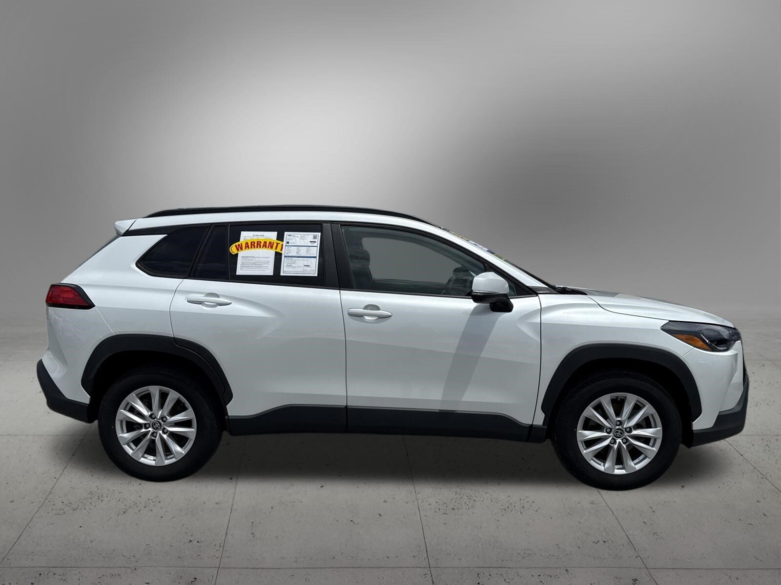 Used 2022 Toyota Corolla Cross LE AWD/4WD image 5
