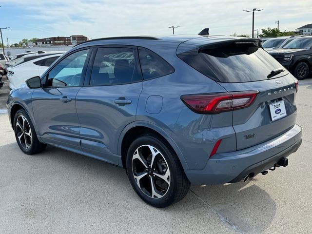 Certified 2023 Ford Escape ST-Line Elite w/ Premium Technology Package AWD/4WD image 3