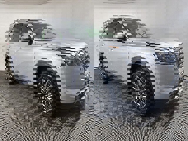 Used 2025 Nissan Pathfinder SL w/ SL Premium Package image 7