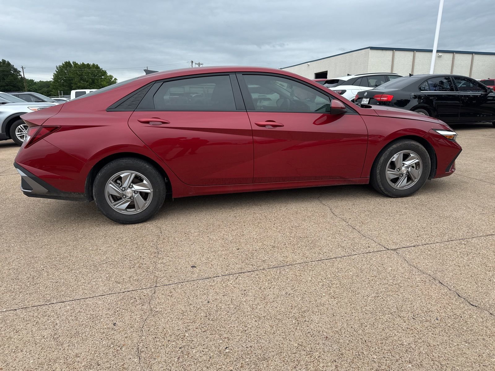 Used 2025 Hyundai Elantra SE FWD image 8