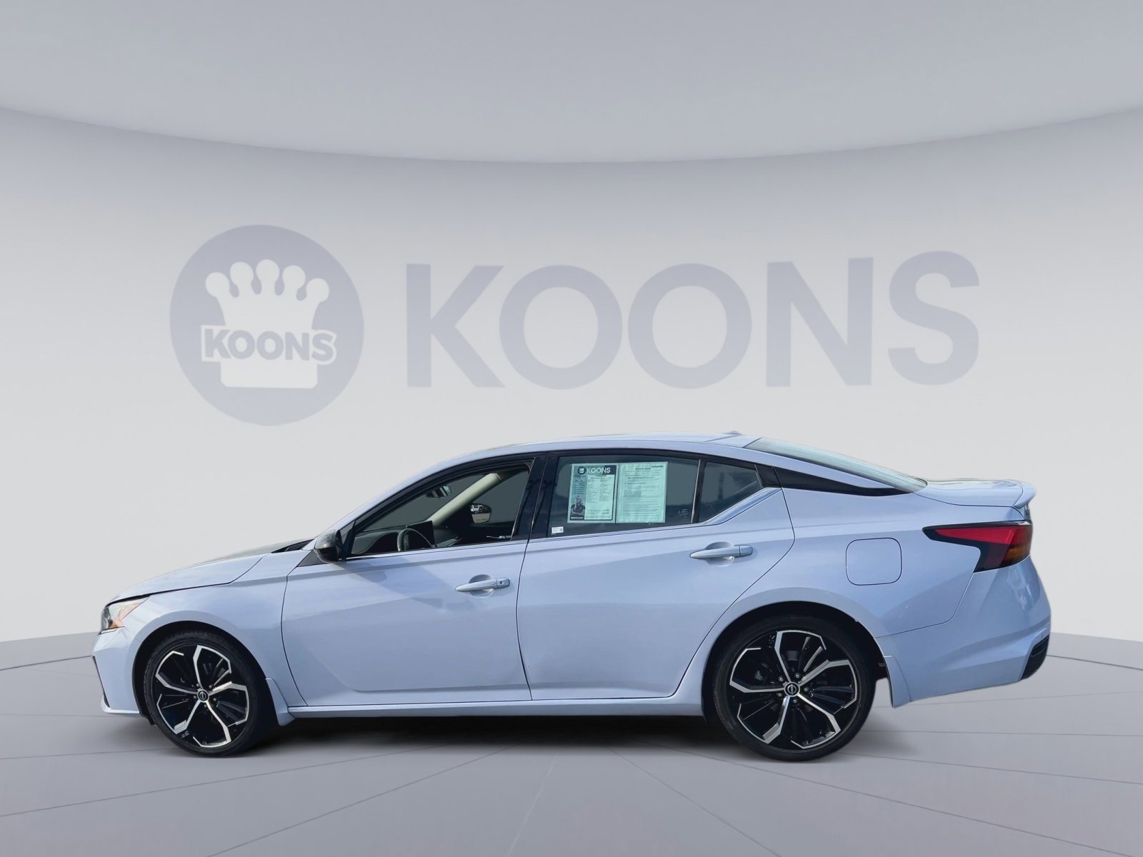 Used 2023 Nissan Altima 2.5 SR w/ SR Premium Package image 11