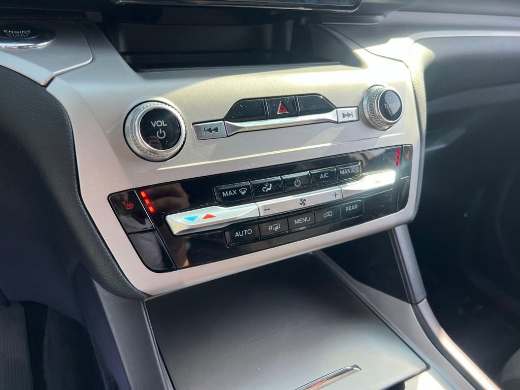 Certified 2022 Ford Explorer XLT w/ Class IV Trailer Tow Package image 24