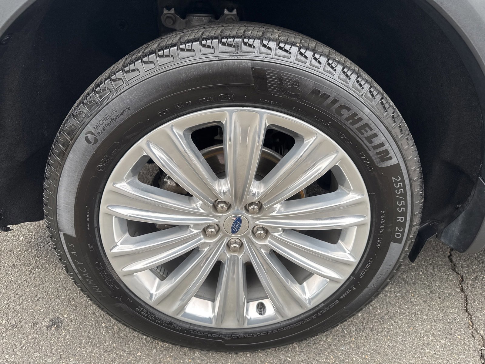 Certified 2025 Ford Explorer Platinum w/ LUX Leather Package image 29