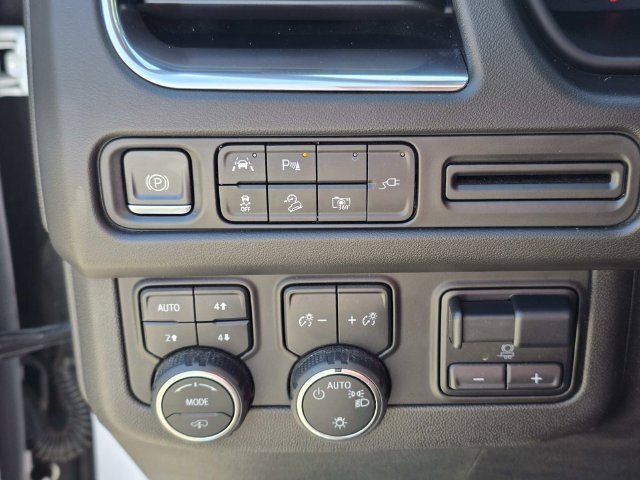 Used 2022 Chevrolet Tahoe Z71 w/ Z71 Off-Road Package AWD/4WD image 21