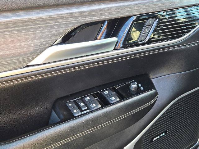 Used 2023 Jeep Wagoneer L Series III w/ Preferred Equipment Group AWD/4WD image 26